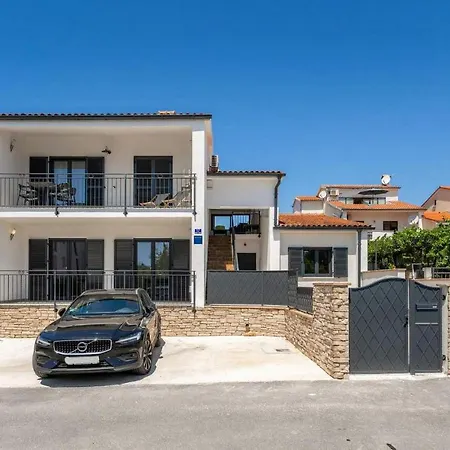 San Avia Ii Apartment