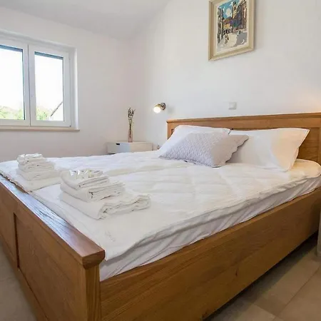 San Avia Ii Apartment *